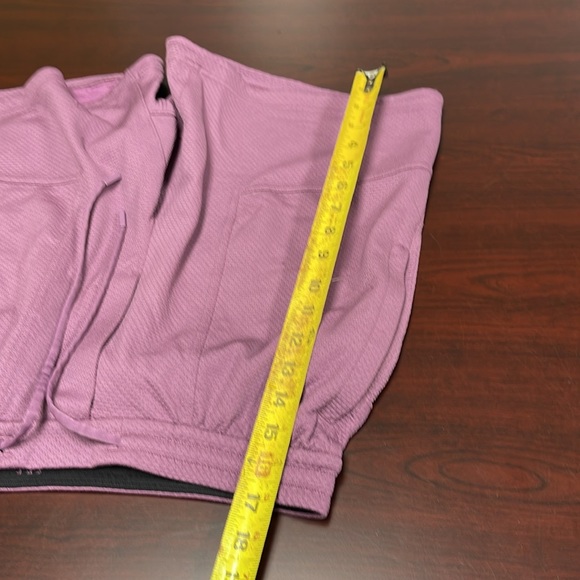 🕳NWOT Lululemon athletica Zipper pockets dressy short - Picture 9 of 9